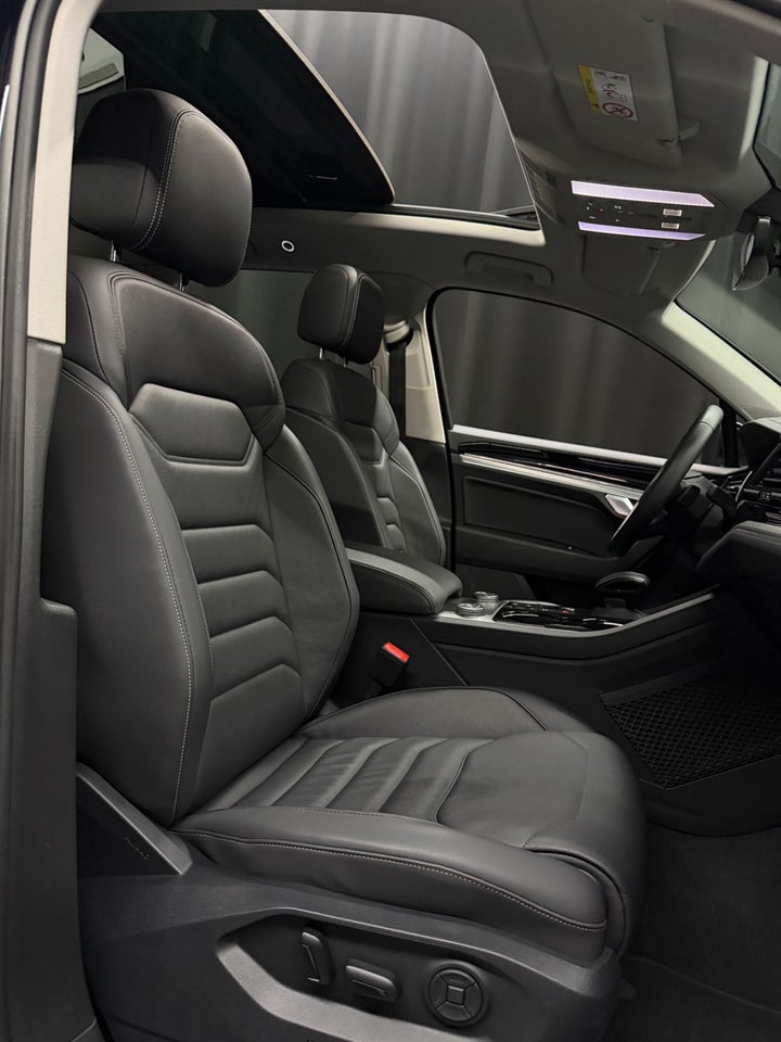 VW Touareg 3,0 eHybrid Elegance Tiptr. 4Motion 5d