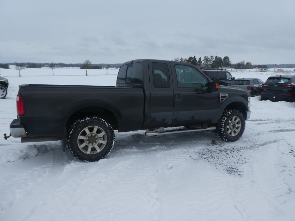 Ford F-250 6,4 V8 TD Super Duty Lariat aut. 4x4 4d