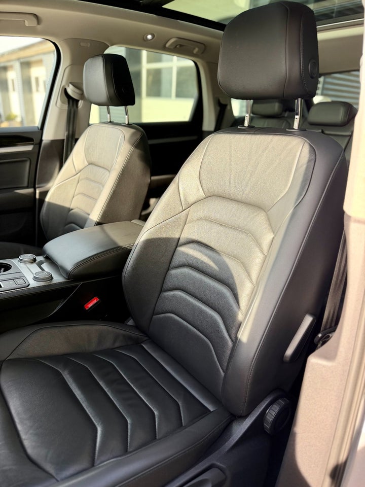 VW Touareg 3,0 TDi 286 Elegance aut. 4Motion 5d