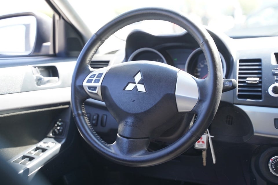 Mitsubishi Lancer 1,6 Invite SportBack 5d