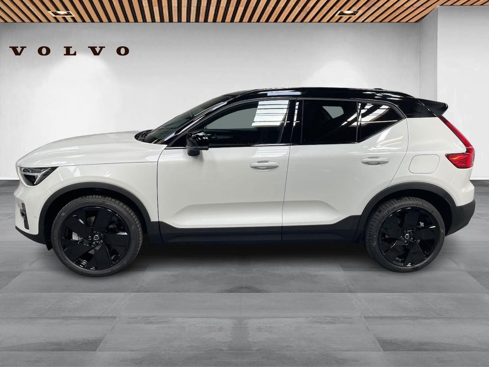 Volvo EX40 Extended Range Black Edition 5d