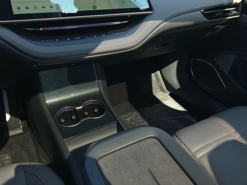 Hongqi EH7 111 Exclusive 4d