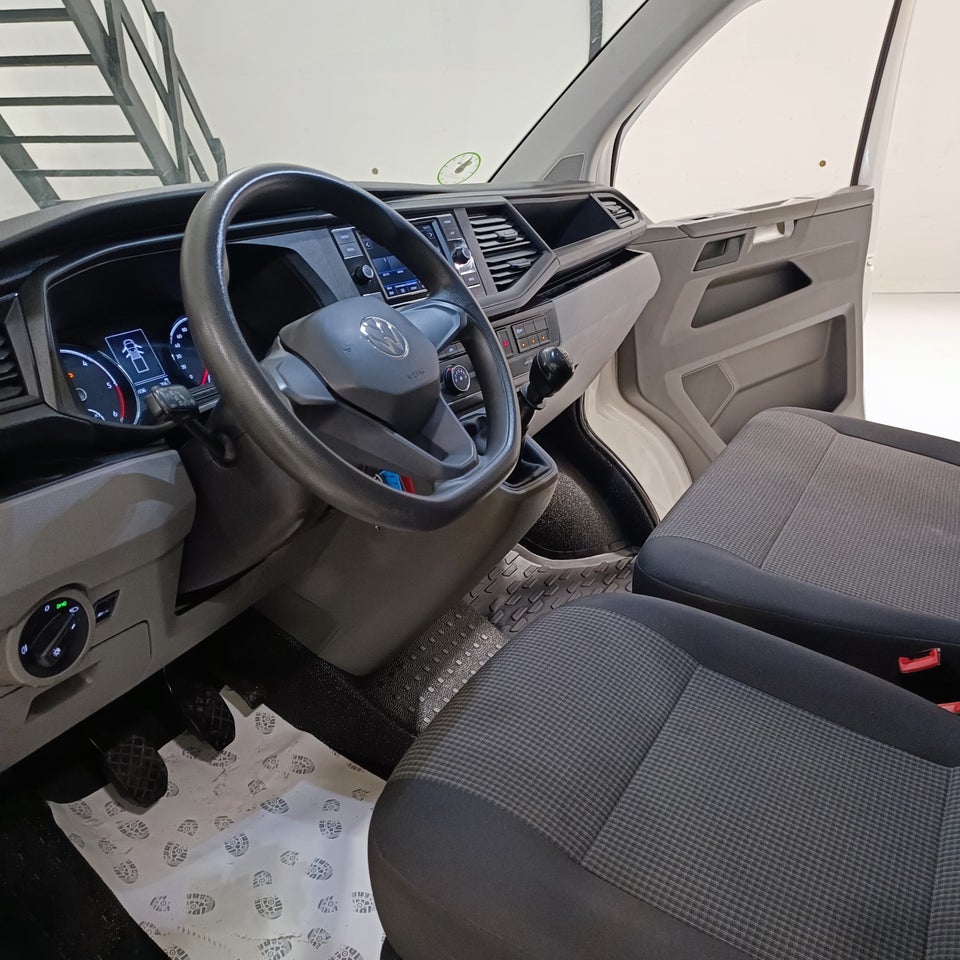 VW Transporter 2,0 TDi 150 Mandskabsvogn m/lad 4d