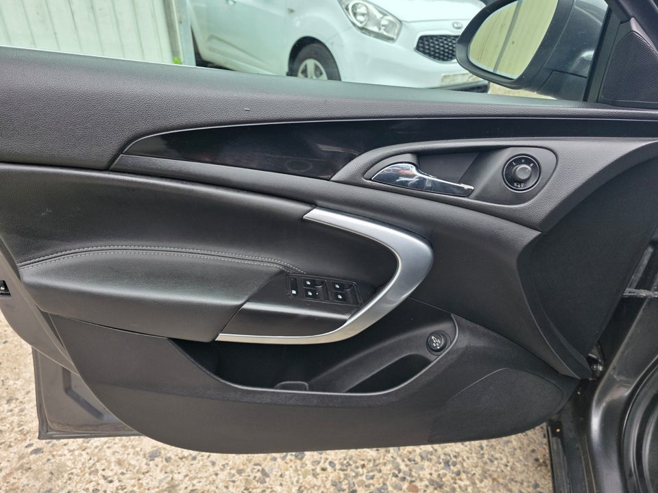 Opel Insignia 1,8 Cosmo Sports Tourer 5d