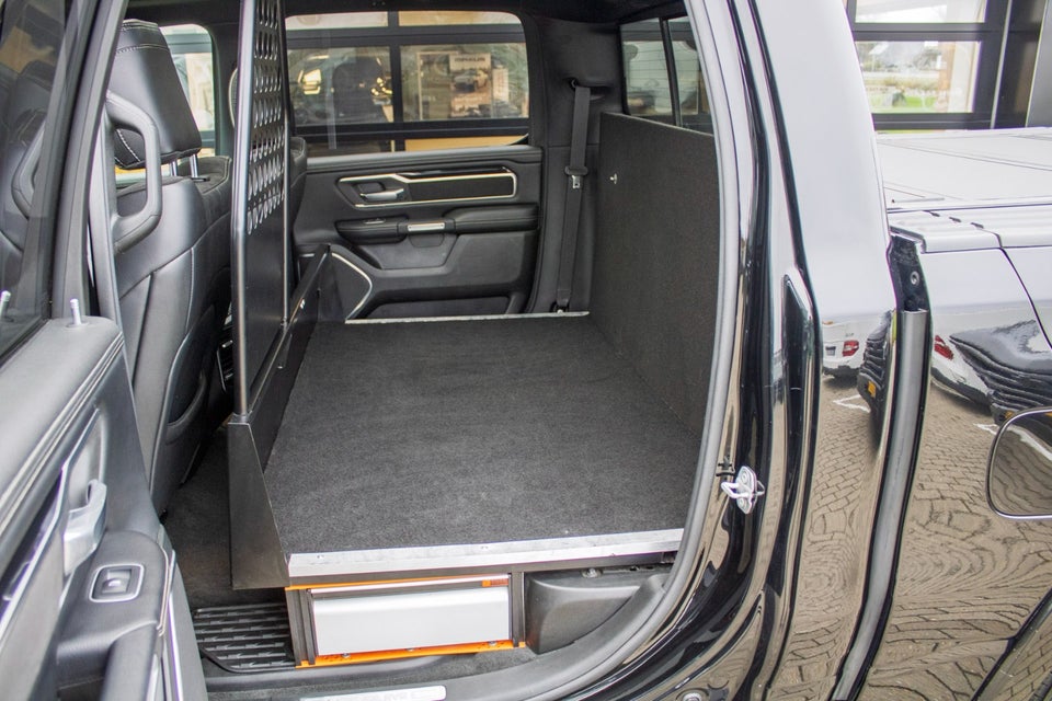 Dodge RAM 1500 5,7 V8 Hemi Laramie Night aut. 4d