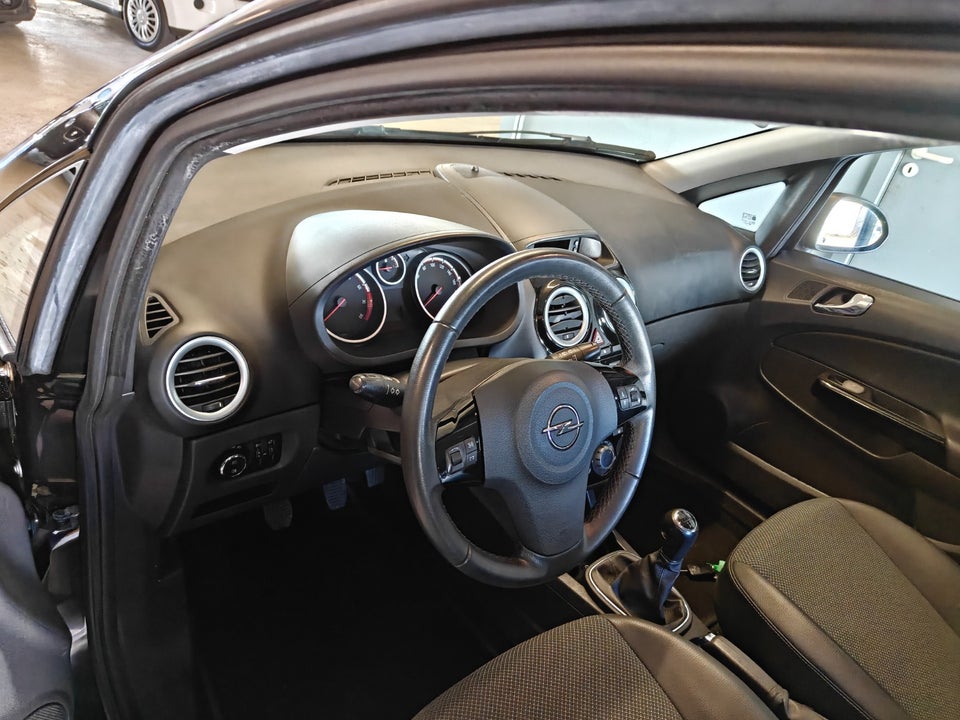 Opel Corsa 1,2 16V Cosmo 5d