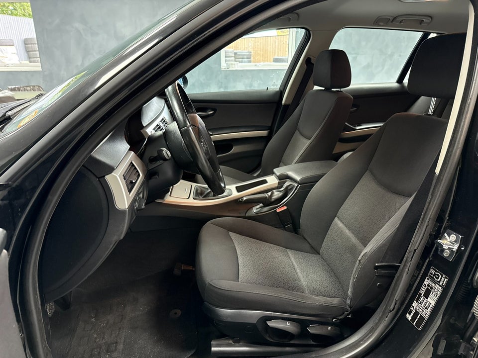 BMW 320i 2,0 Touring 5d