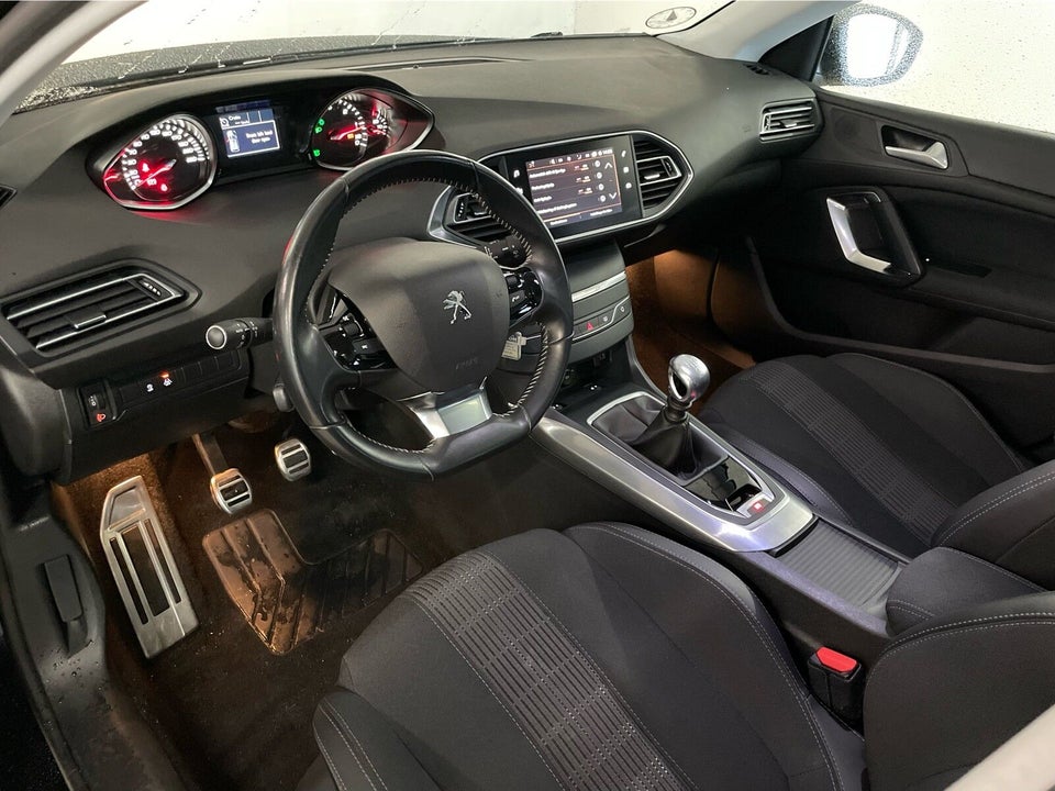 Peugeot 308 1,5 BlueHDi 130 Infinity SW 5d