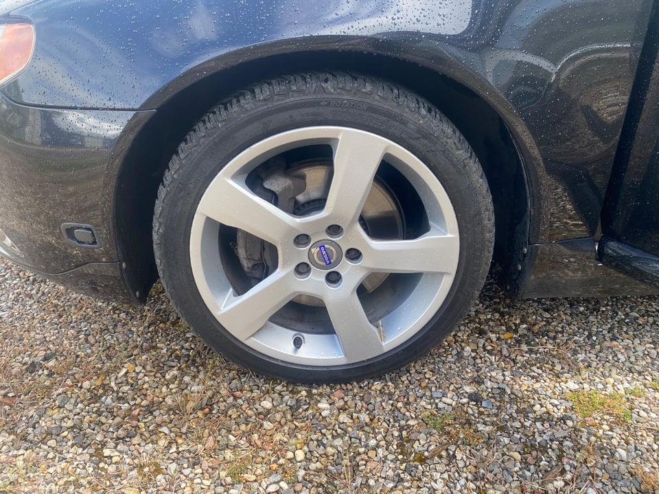 Volvo V70 2,5 T 230 Summum aut. 5d