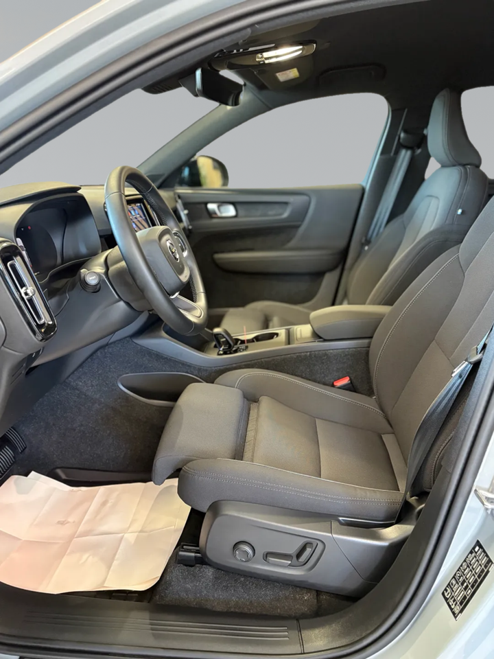 Volvo EX40 Extended Range Plus 5d