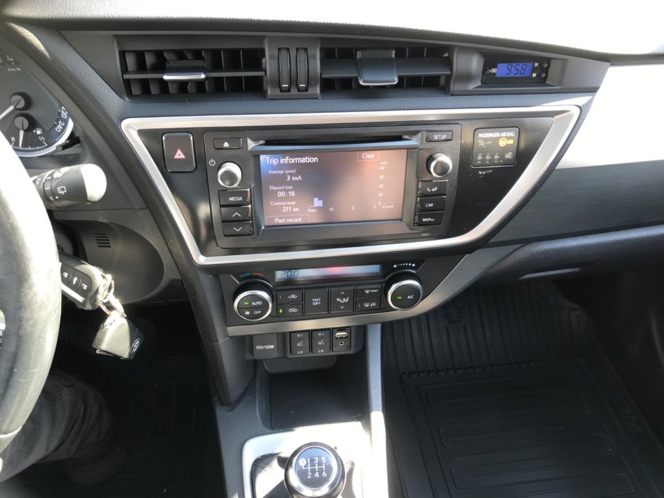Toyota Auris 1,4 D-4D T2 5d