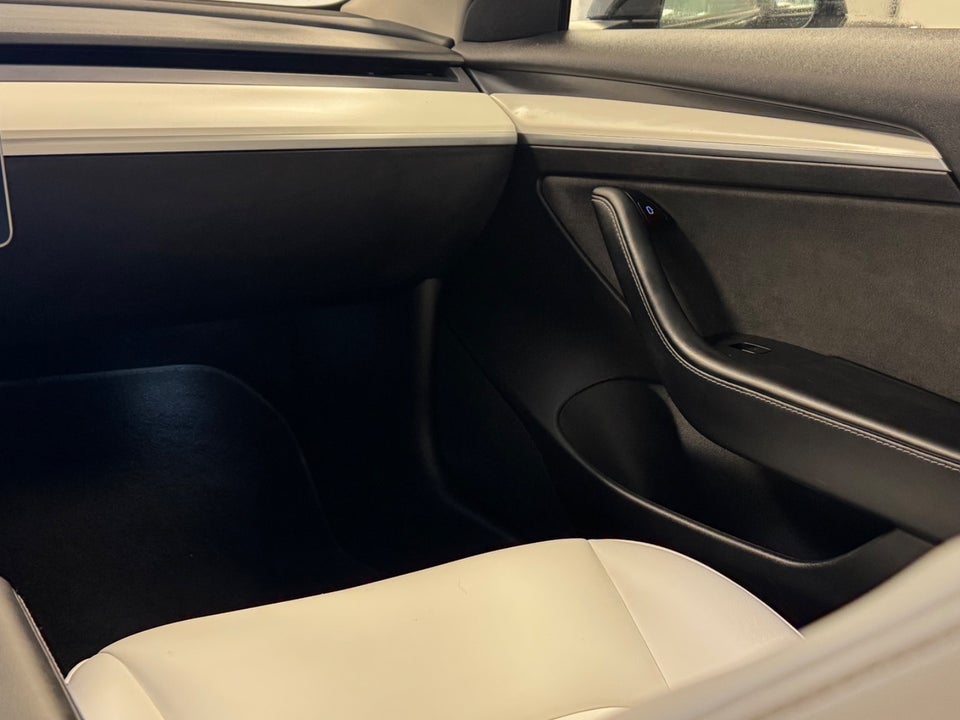 Tesla Model 3 Long Range AWD 4d