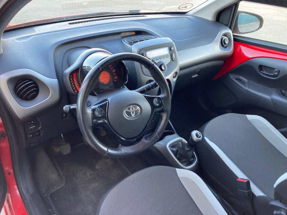 Toyota Aygo 1,0 VVT-i x-play 5d