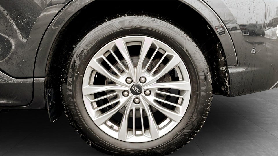 Ford Kuga 2,5 PHEV Vignale CVT 5d