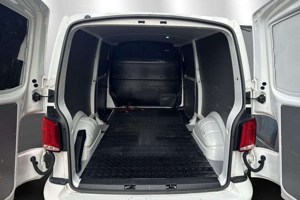 VW Transporter 2,0 TDi 150 Kassevogn DSG lang