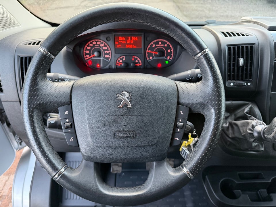 Peugeot Boxer 333 2,2 BlueHDi 140 L2H2 Premium