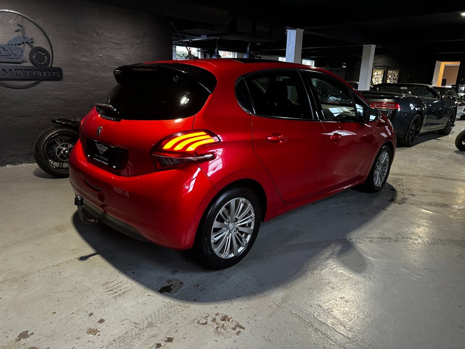 Peugeot 208 1,2 PureTech 82 Allure Sky 5d