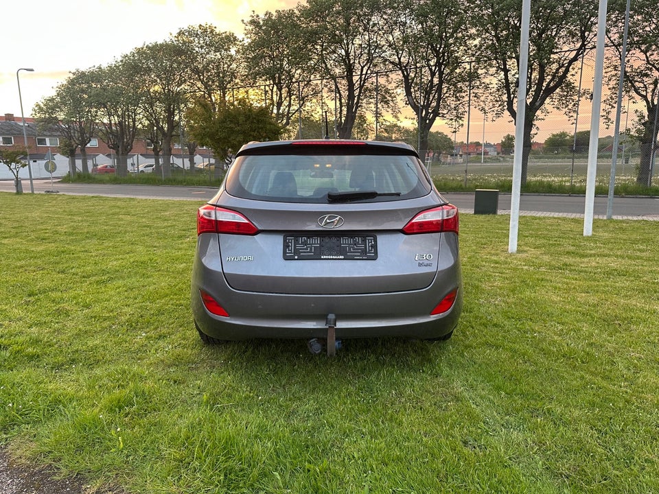 Hyundai i30 1,6 CRDi 110 Comfort CW Eco 5d