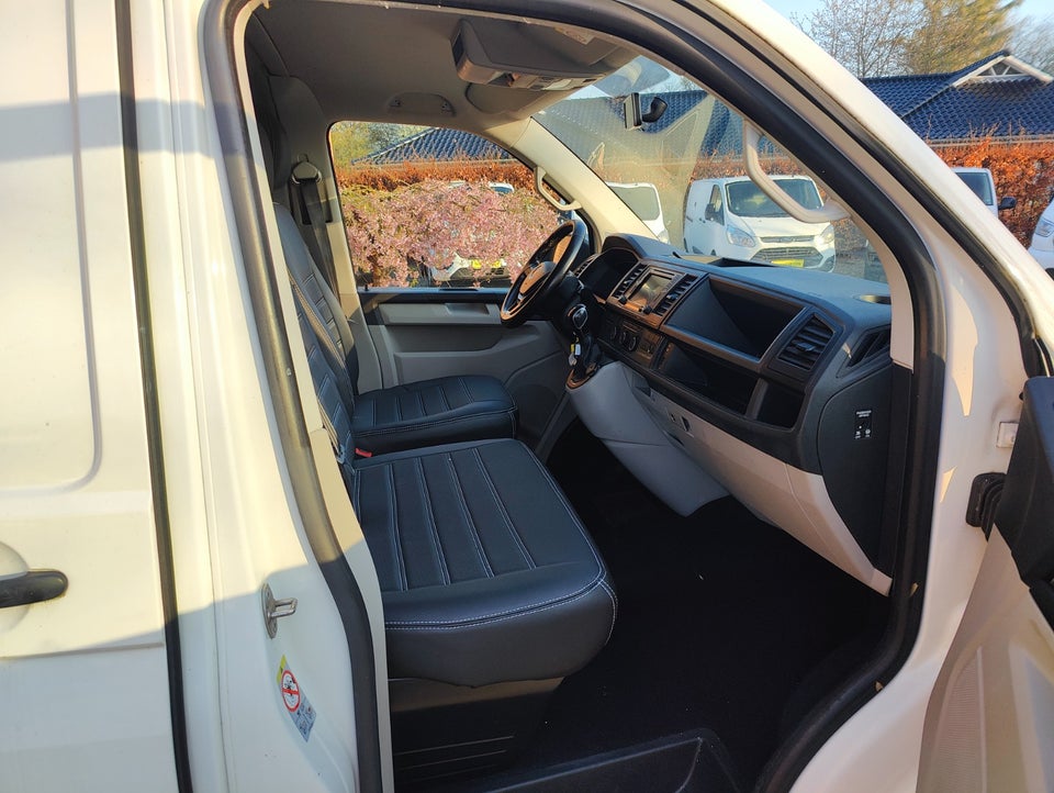 VW Transporter 2,0 TDi 150 Kassevogn DSG lang
