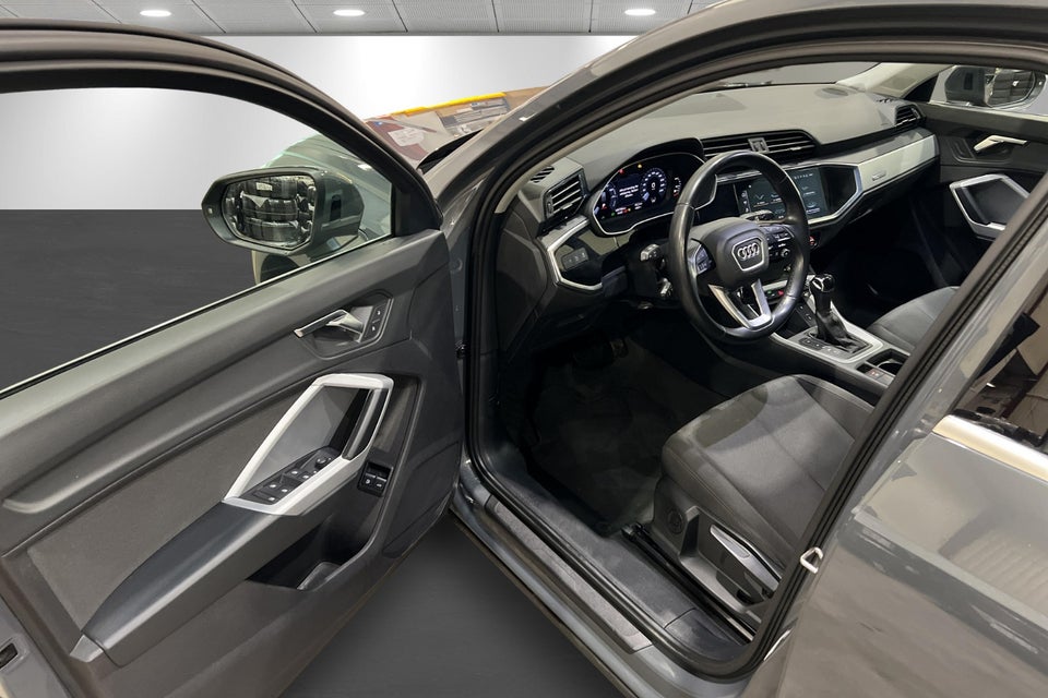 Audi Q3 45 TFSi e Attitude plus S-tr. 5d