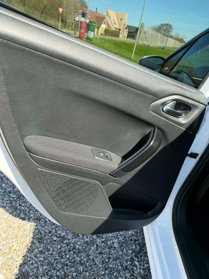 Peugeot 208 1,6 BlueHDi 100 Allure Sky 5d