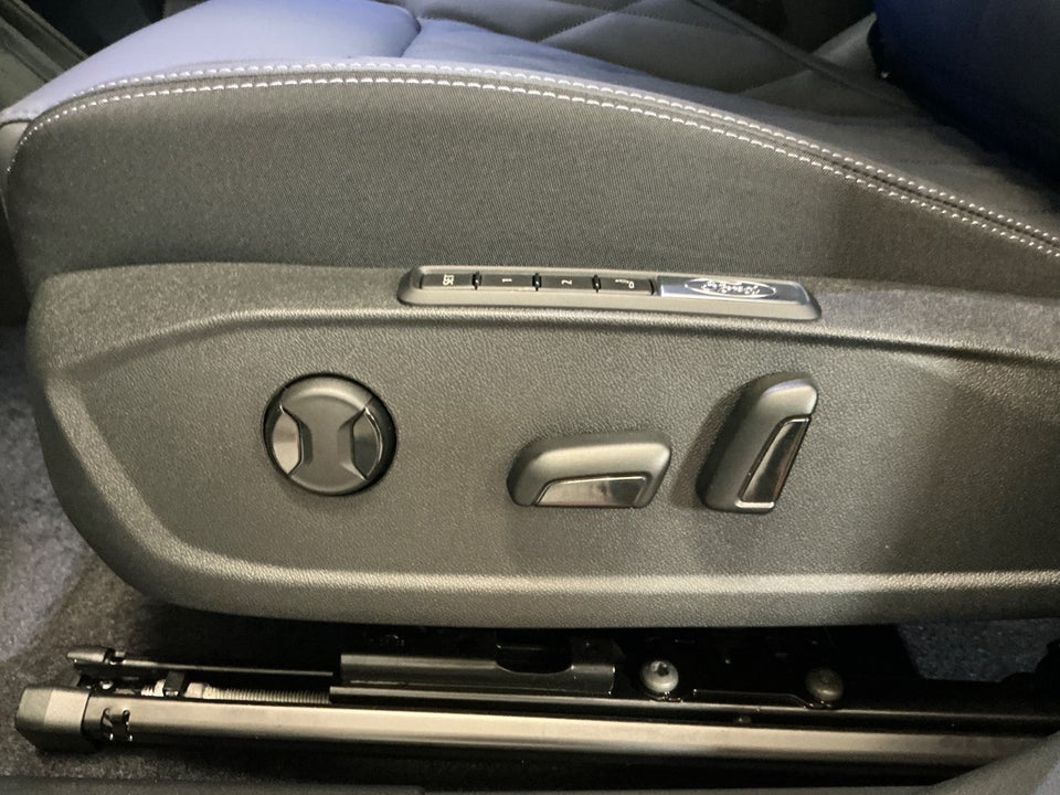 Ford Explorer 77 Premium Extended Range 5d