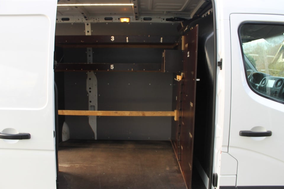 Renault Master III T35 2,3 dCi 145 L2H2 Kassevogn