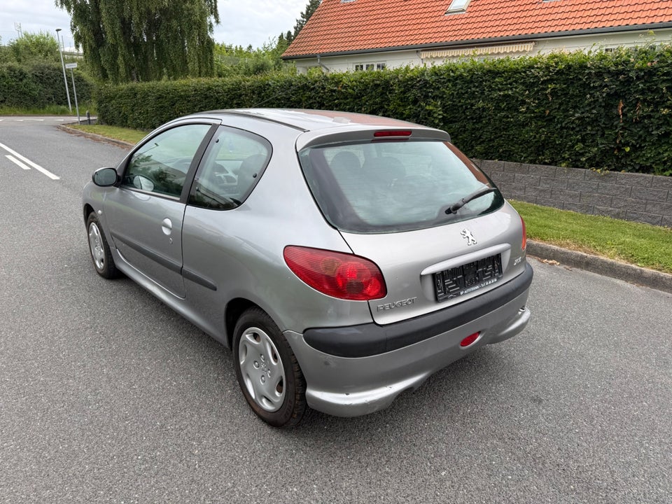 Peugeot 206 1,4 XR aut. 3d