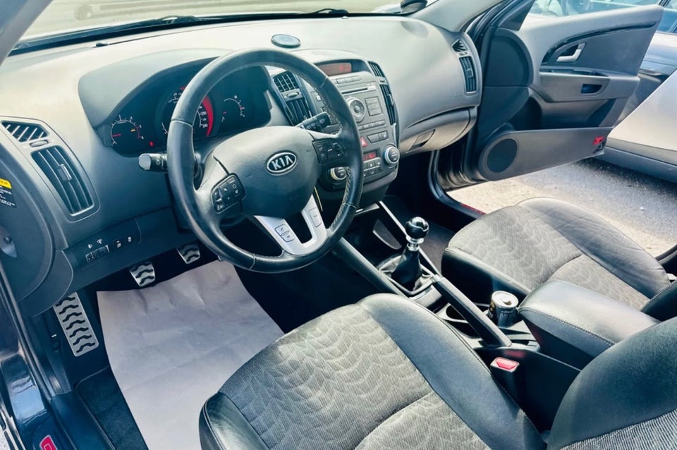 Kia Ceed 1,6 CRDi 128 Sport 5d