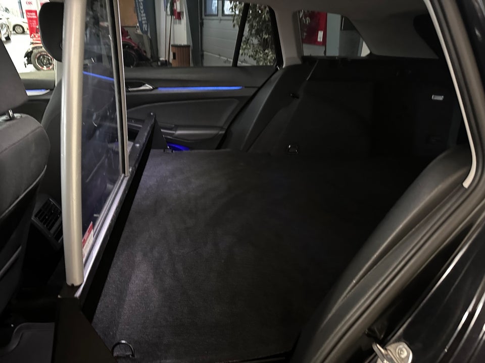 VW Golf VIII 2,0 TDi 115 Life Variant DSG Van 5d