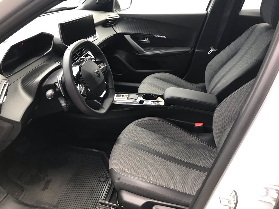 Peugeot 2008 1,2 PureTech 130 Allure EAT8 5d