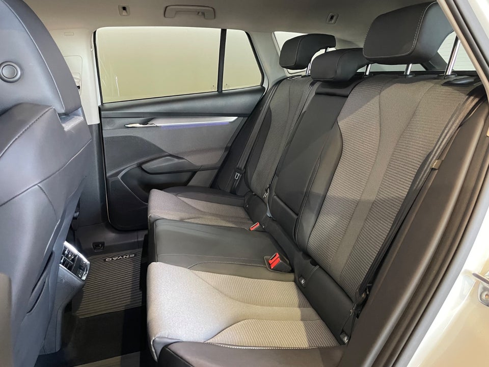 Skoda Enyaq 80 iV Plus Loft 5d