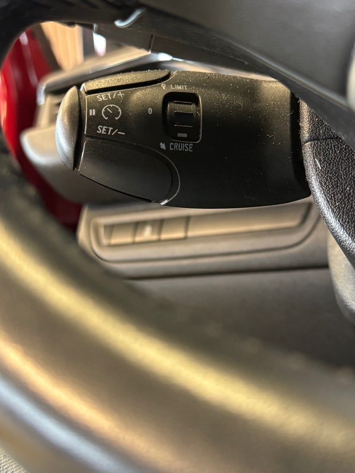 Peugeot 208 1,2 VTi 82 Allure Sky 5d