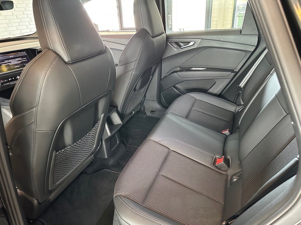 Audi Q4 e-tron 40 S-line 5d