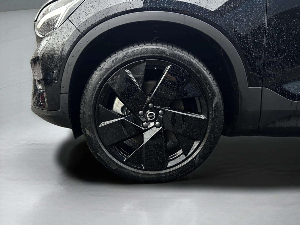 Volvo EX40 Extended Range Black Edition 5d
