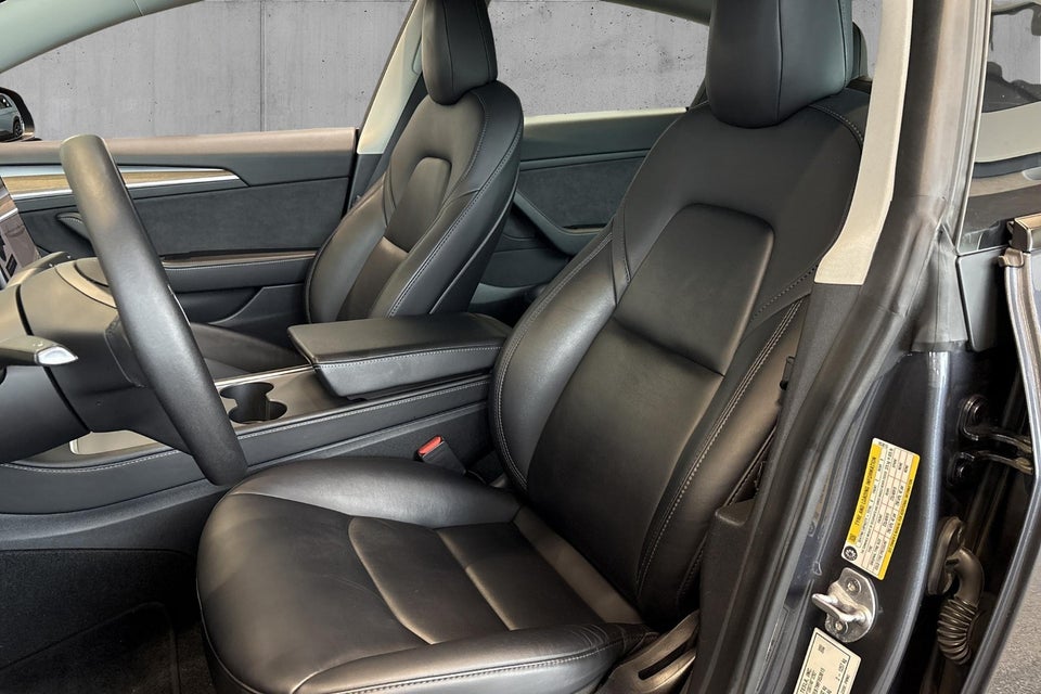 Tesla Model 3 Long Range AWD 4d