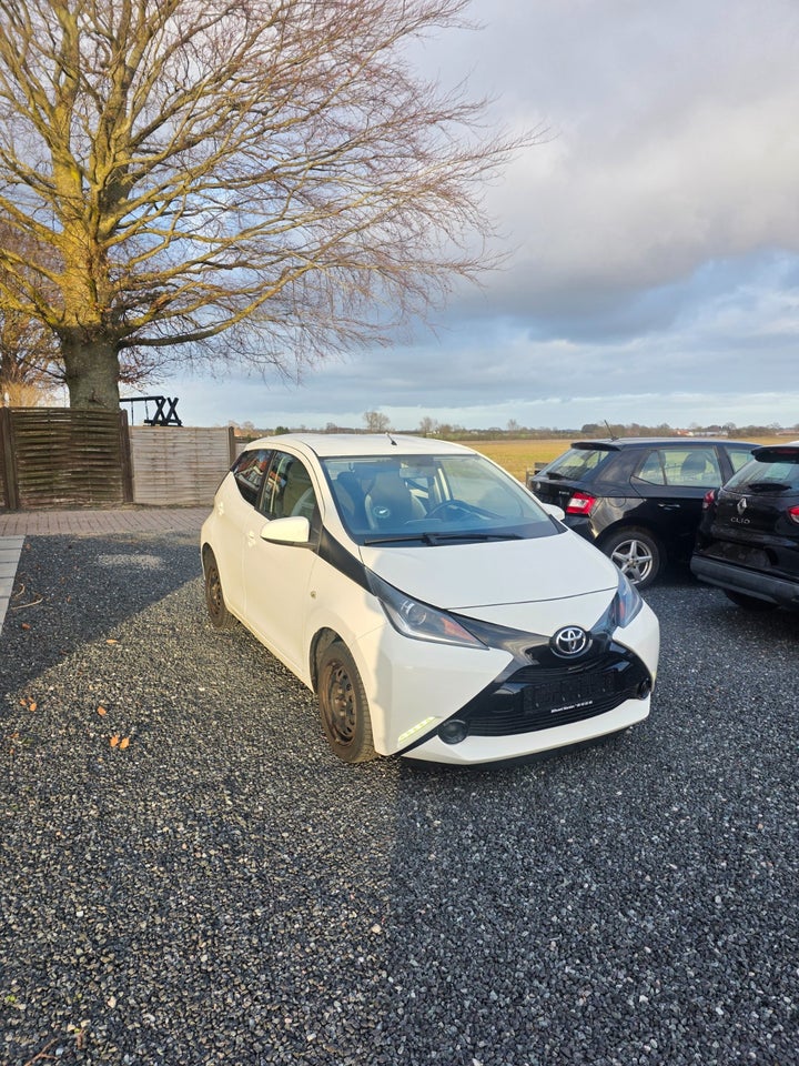 Toyota Aygo 1,0 VVT-i x-play 5d
