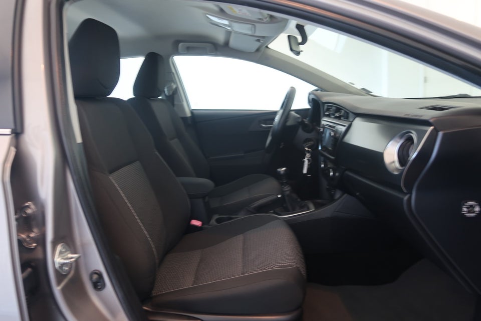 Toyota Auris 1,6 T2+ 5d