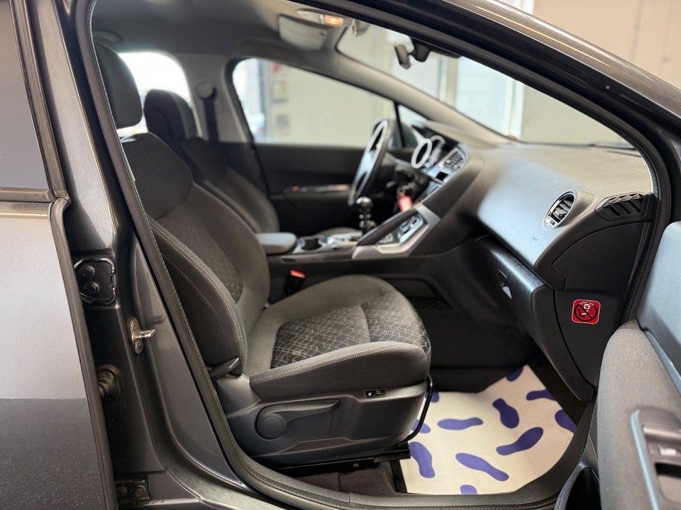 Peugeot 3008 1,6 HDi 114 Active 5d