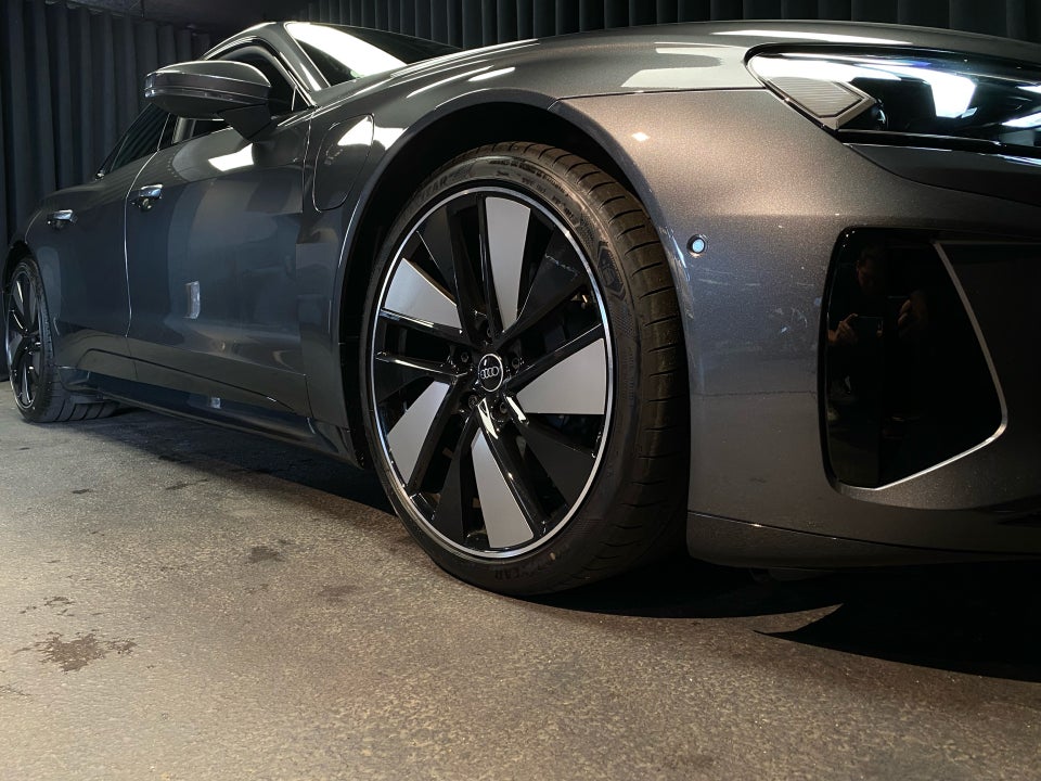 Audi e-tron GT quattro 4d