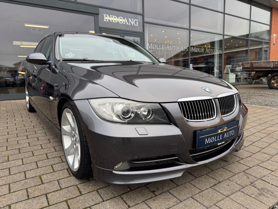 BMW 330i 3,0  4d