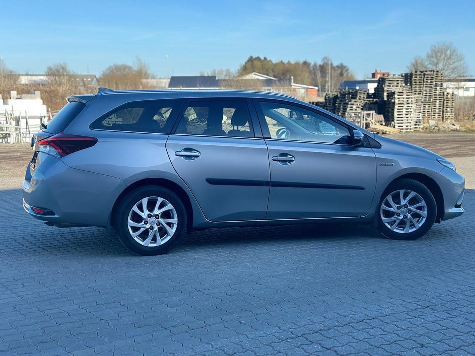 Toyota Auris 1,8 Hybrid H2 Comfort Touring Sports CVT 5d