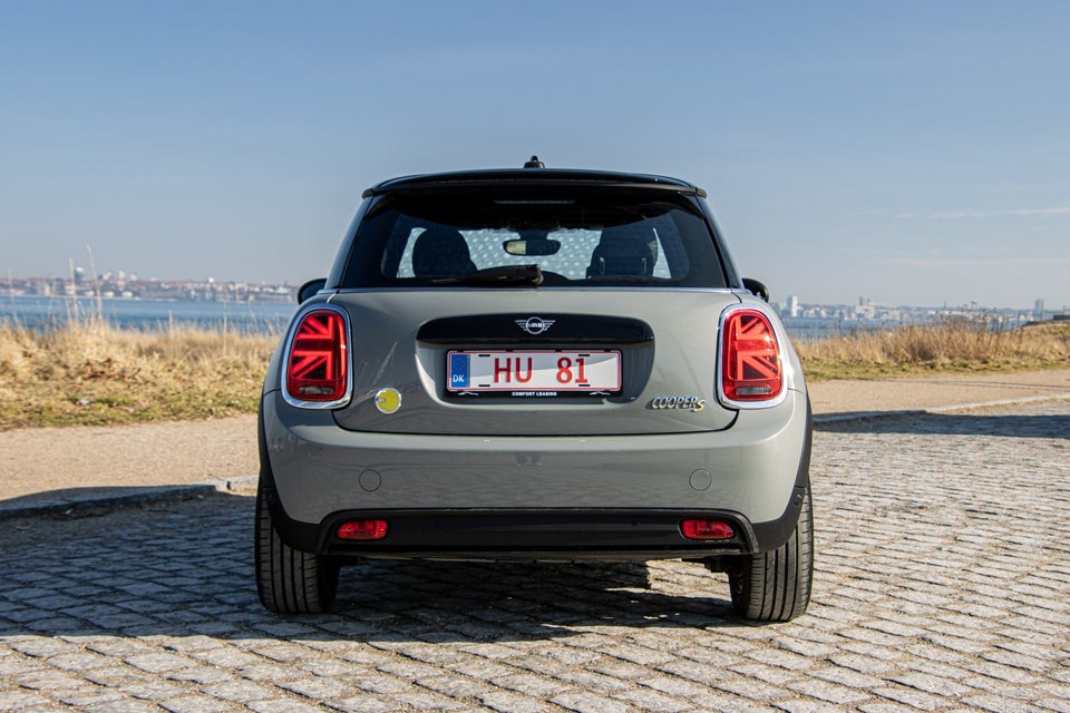 MINI Cooper SE Essential 3d