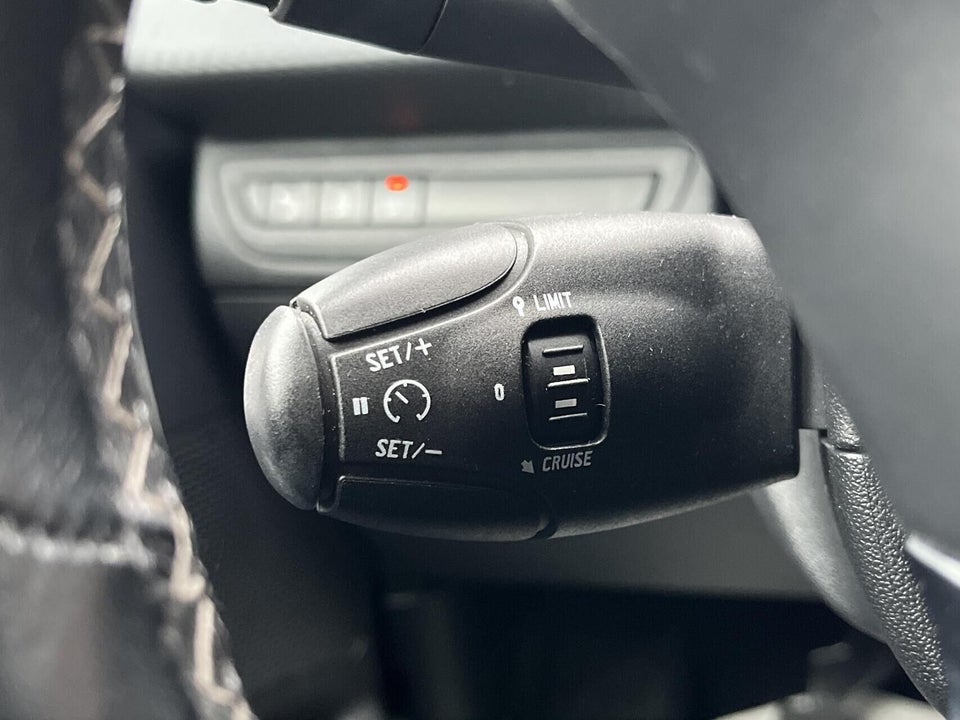 Peugeot 2008 1,6 BlueHDi 100 Allure Sky 5d