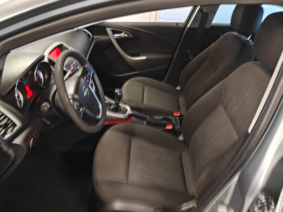 Opel Astra 1,4 T 140 Sport 5d