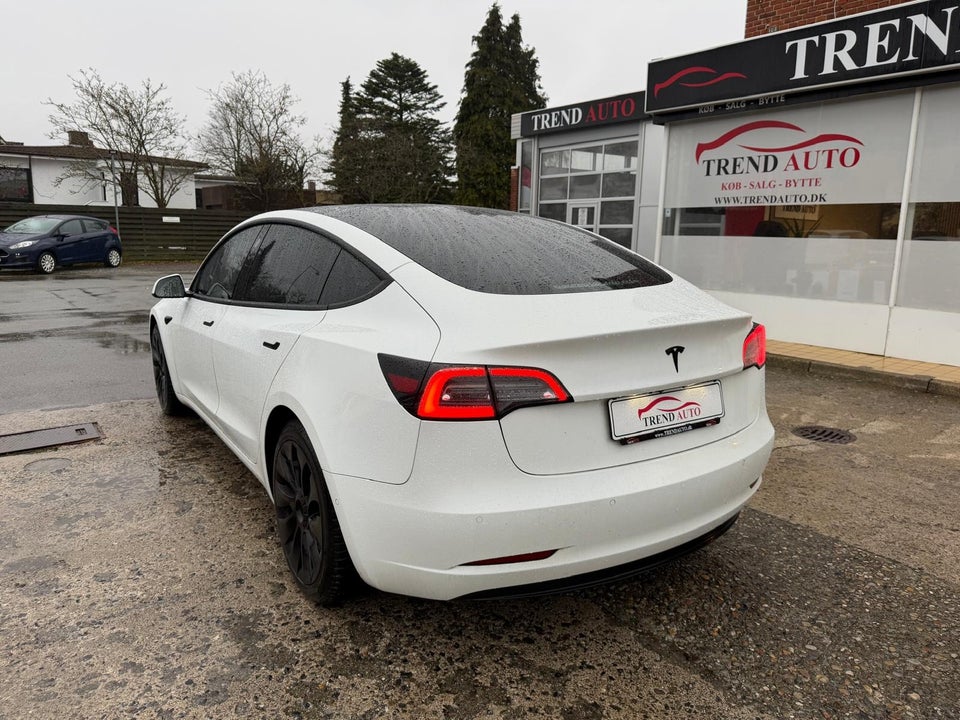 Tesla Model 3 Standard Range+ RWD 4d