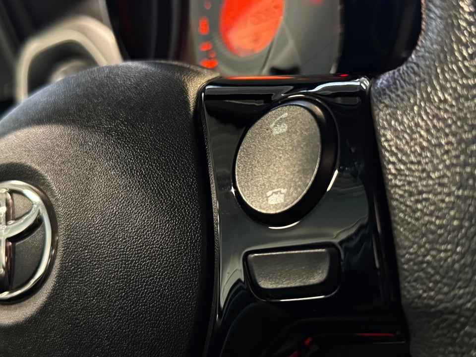 Toyota Aygo 1,0 VVT-i x-press 5d