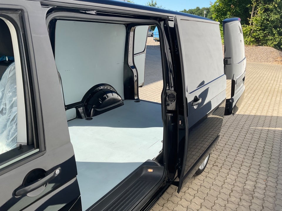 VW Transporter 2,0 TDi 150 Kassevogn DSG lang