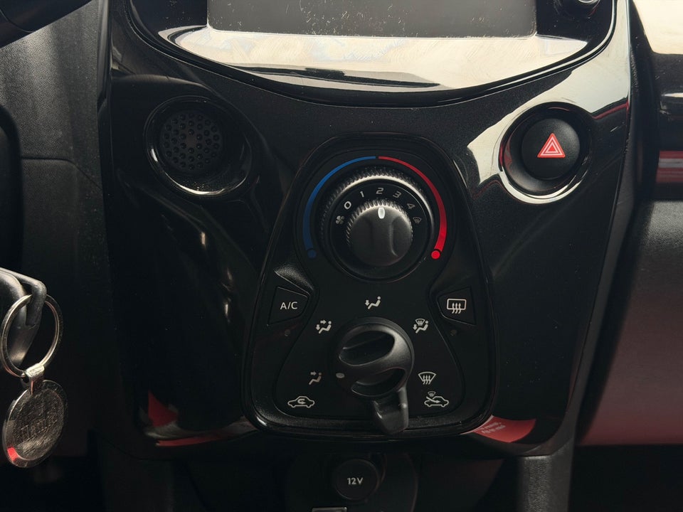 Toyota Aygo 1,0 VVT-i x-play 5d
