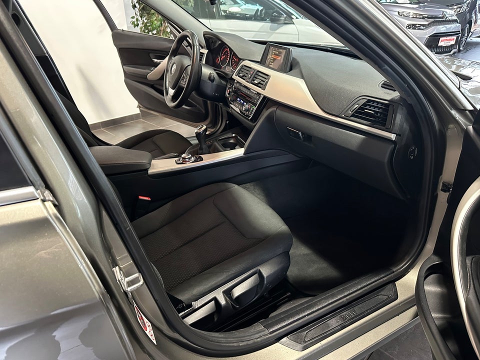 BMW 318i 1,5 Touring 5d